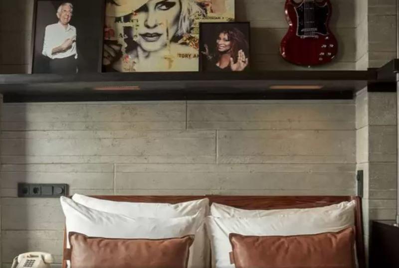 Sir Adam Hotel