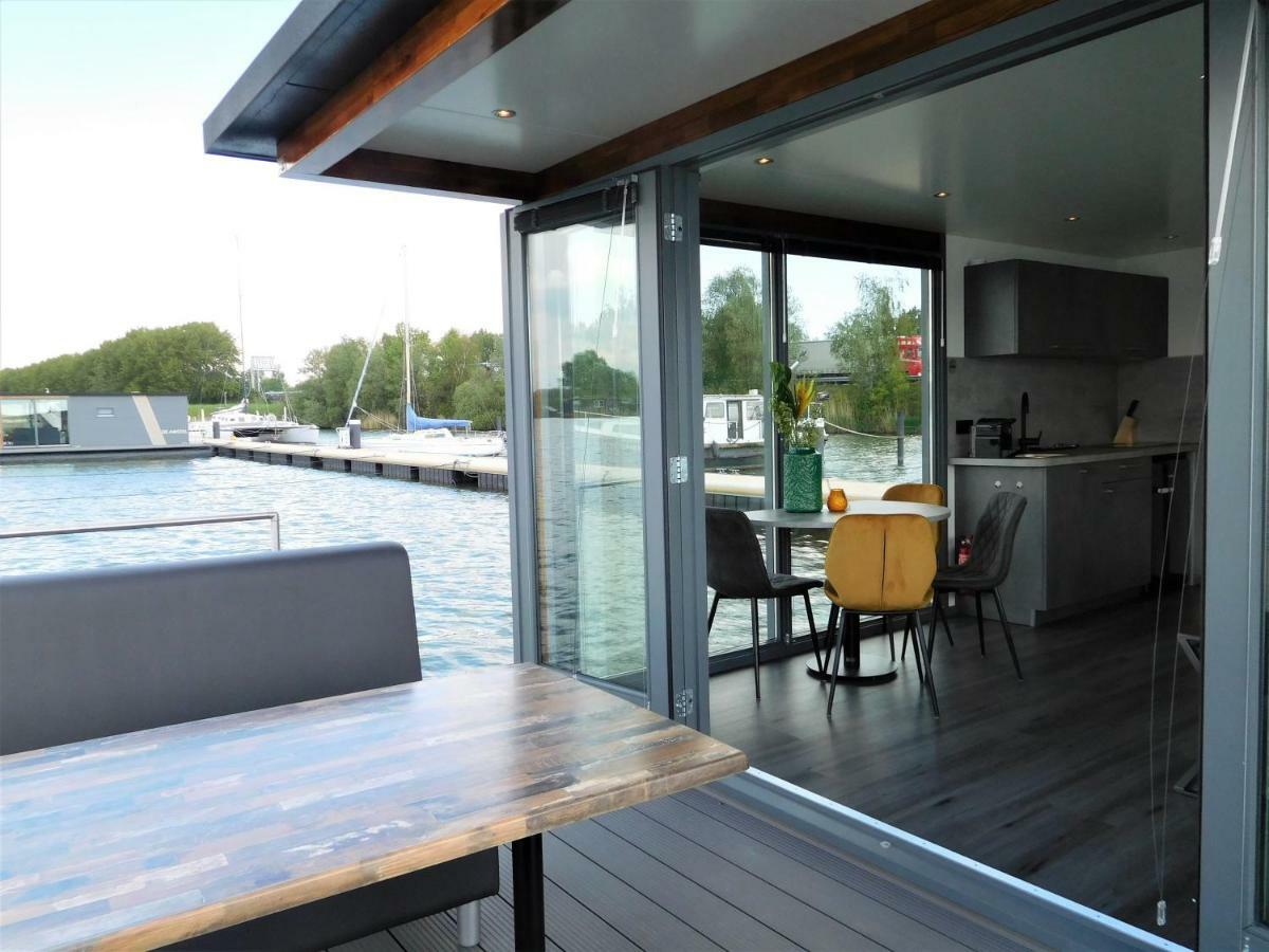 Apartment Houseboat