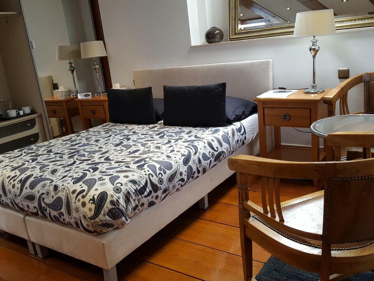 Suites Aan De Singel 3*