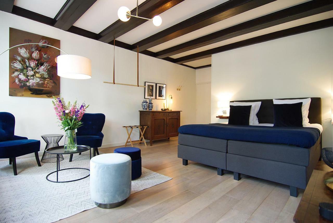 1637: Historic Canal View Guest house Amsterdam