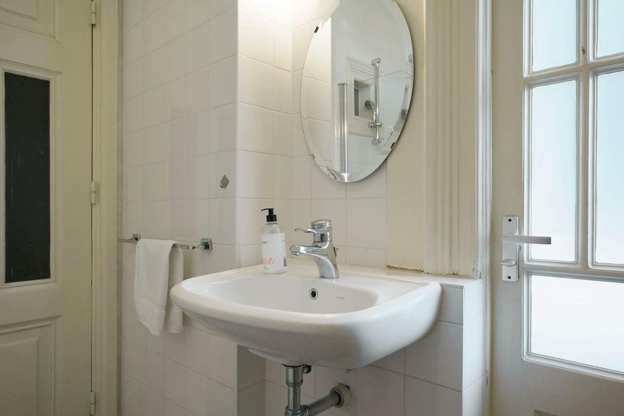 Spacious 4p Canal Apartment *
