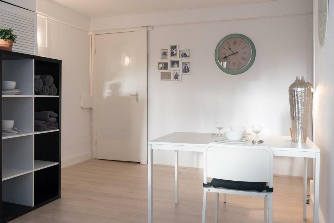 White & Black Studio Apartment *