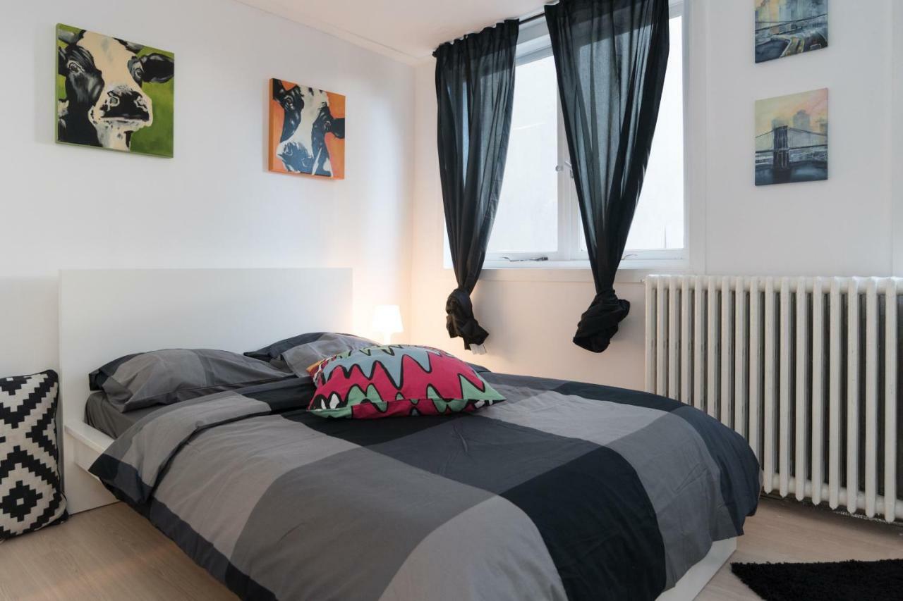 White & Black Studio Apartment *