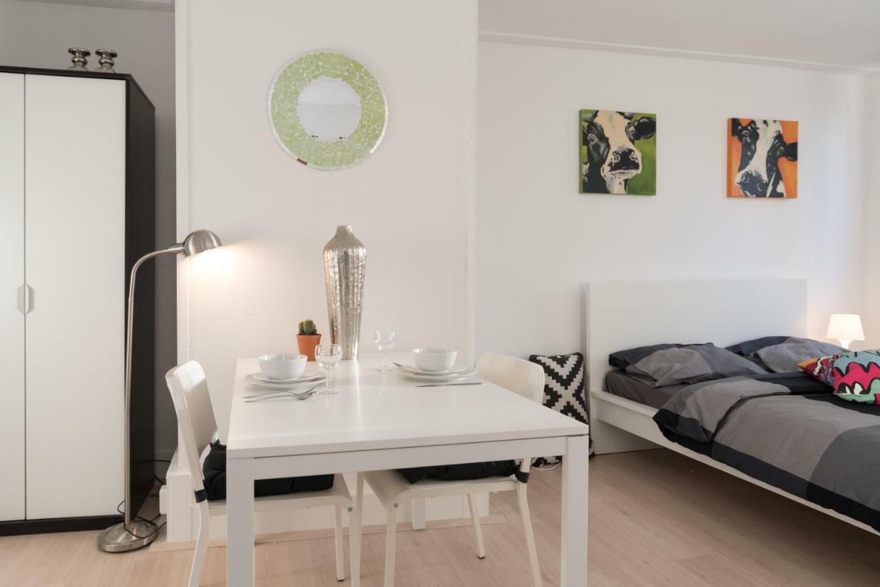 White & Black Studio Apartment Amsterdam