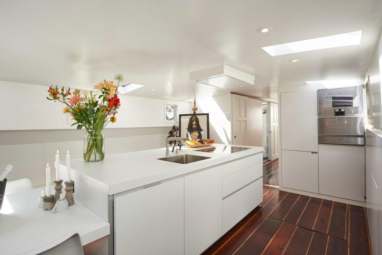 Botel Luxurious 110m² 3br Houseboat In Centre!