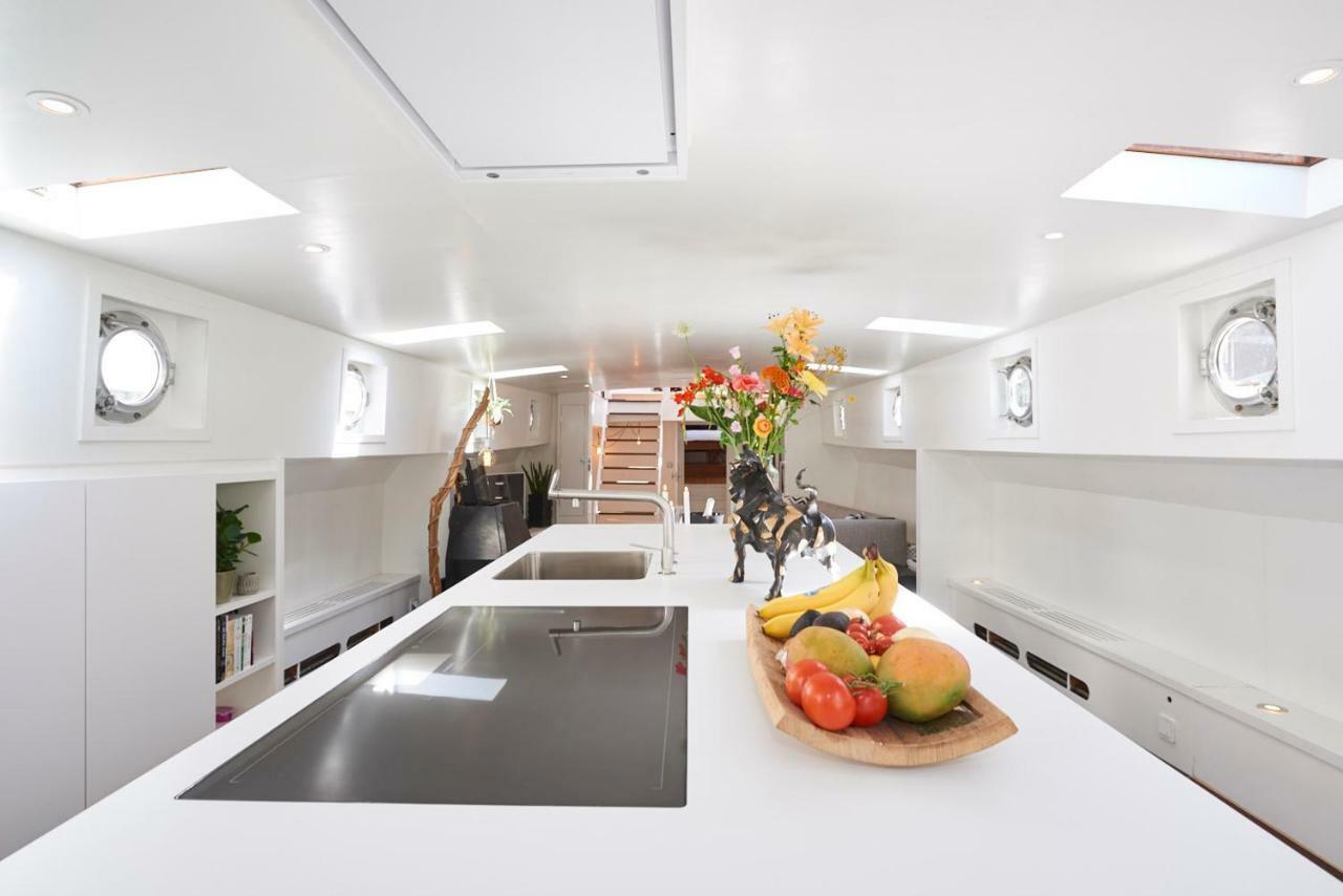 Botel Luxurious 110m² 3br Houseboat In Centre! Amsterdam