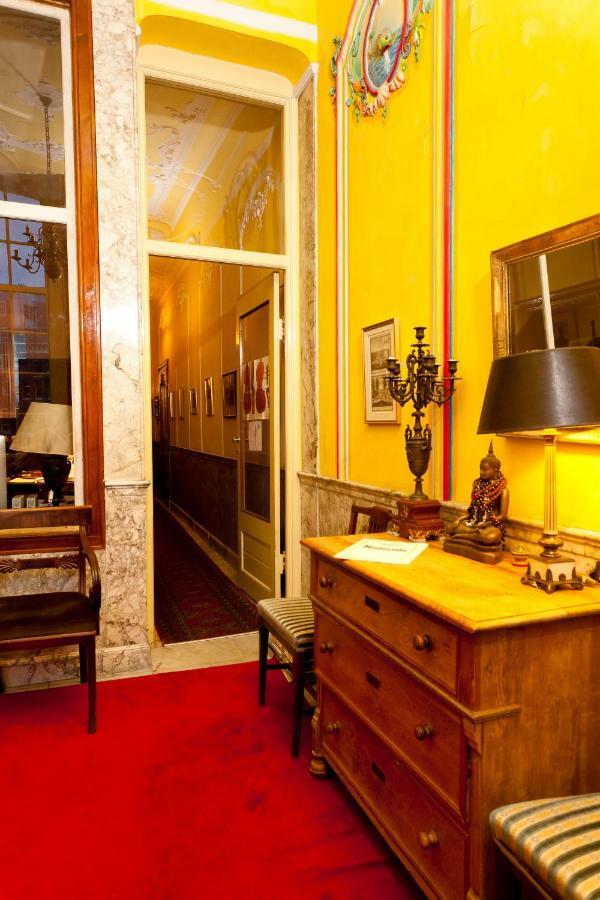 Classy 17th C Canalhouse 3* Amsterdam