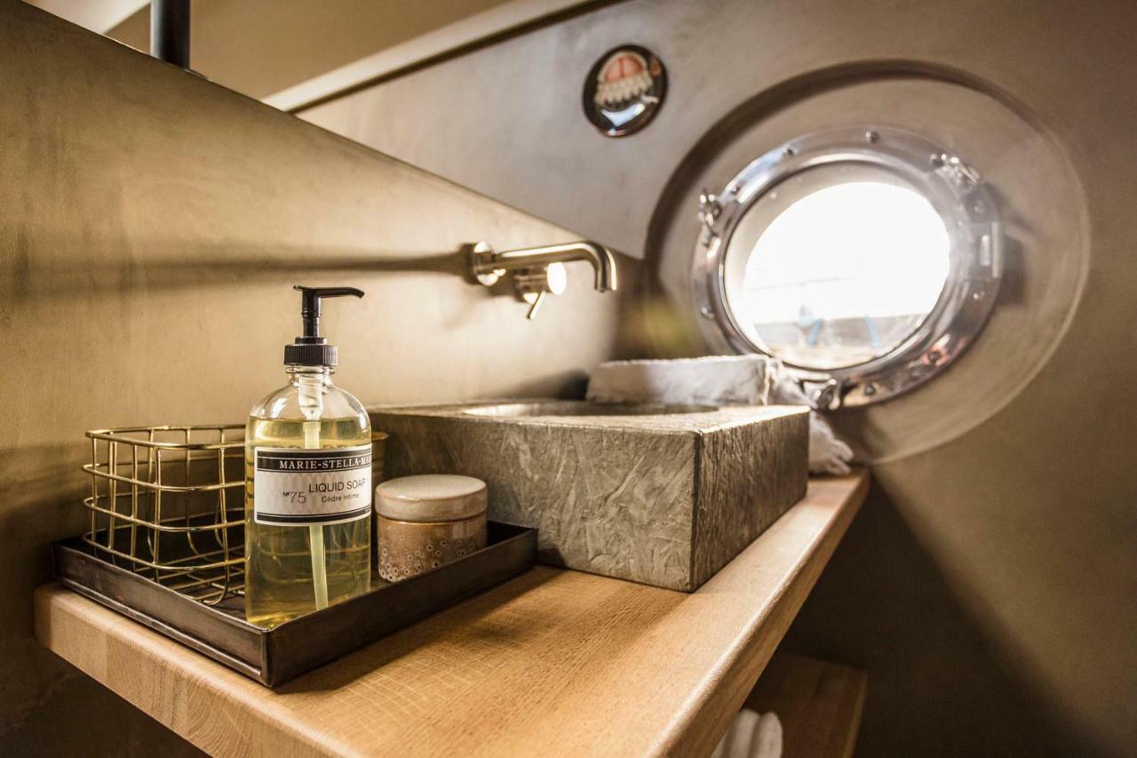Bed & Breakfast Boat & Boost *