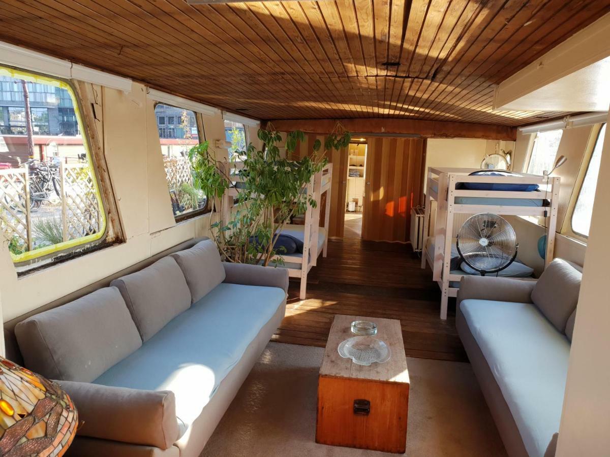 Botel Beagle Family Houseboat Amsterdam