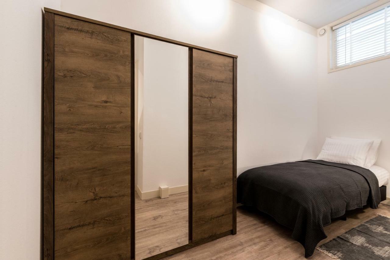Apartment 85