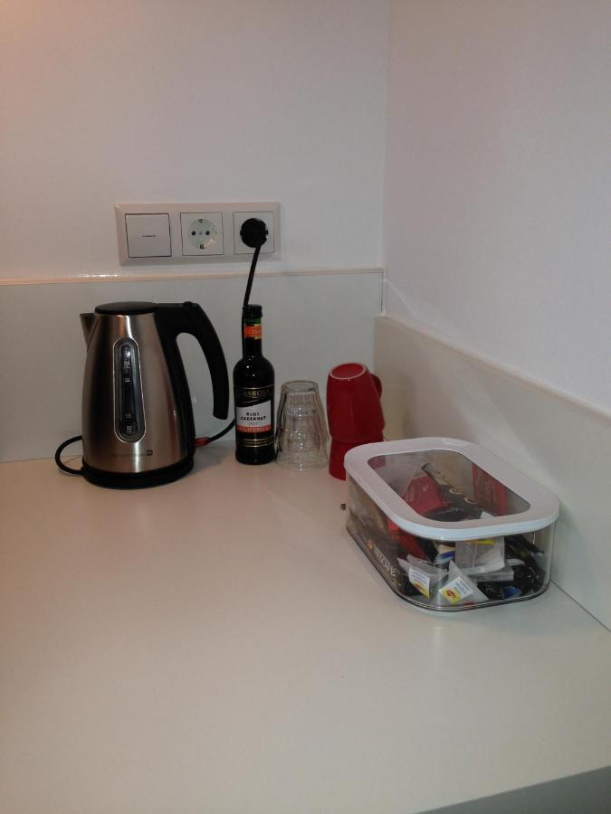 Couette-café Houseboat Between Windmills
