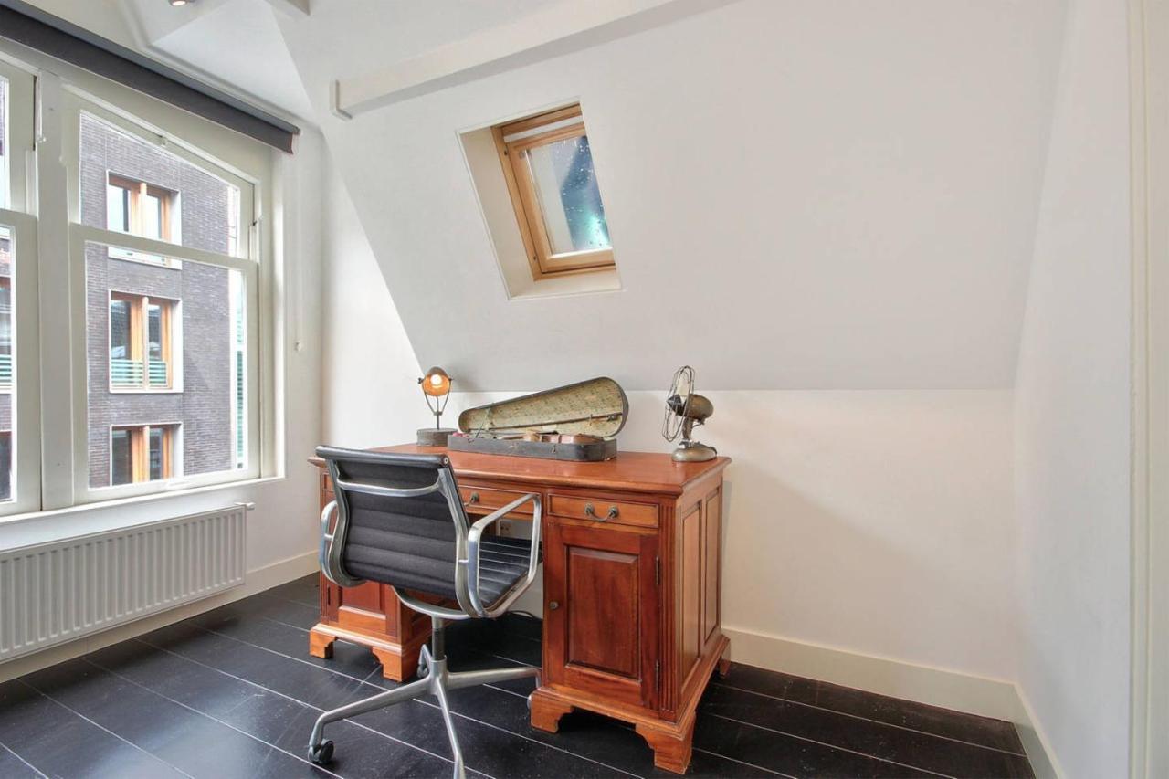 2 Bedroom Center Terrace Apartment *