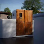 Houseboat-Amsterdam-Classic