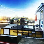 Houseboat Concordia B&B