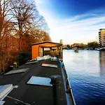 Houseboat Concordia B&B