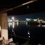 Beagle Family Houseboat