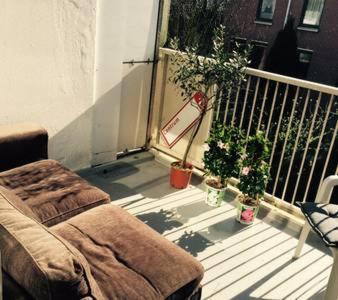 Sunny Floor In Center Bed & Breakfast