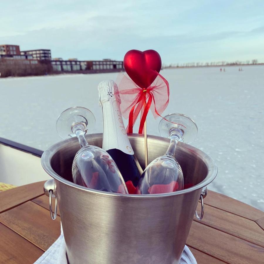 Acomodação com café da manhã  Houseboat Amesterdão