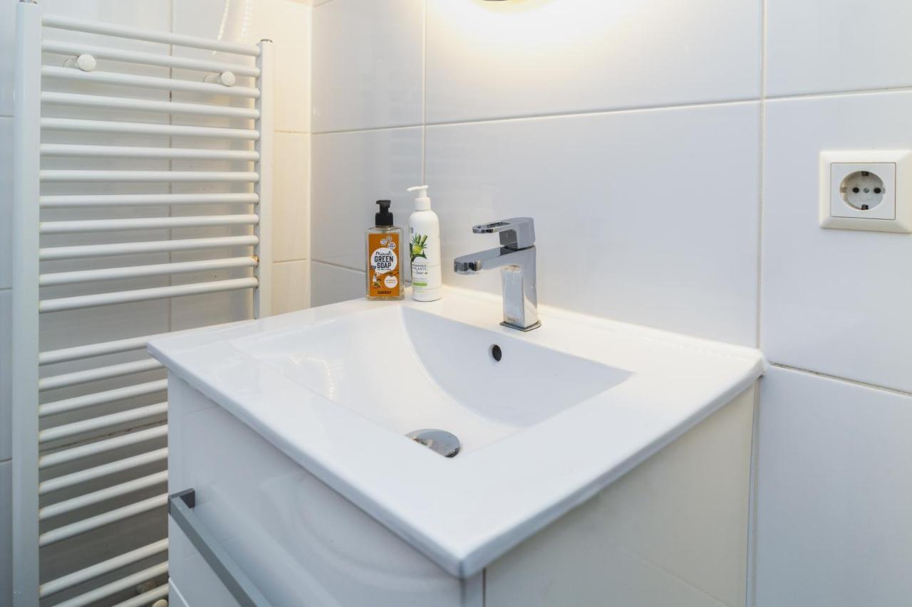 Accommodatie bij particulieren De Achterkamer, A Tiny Attic On The Herengracht