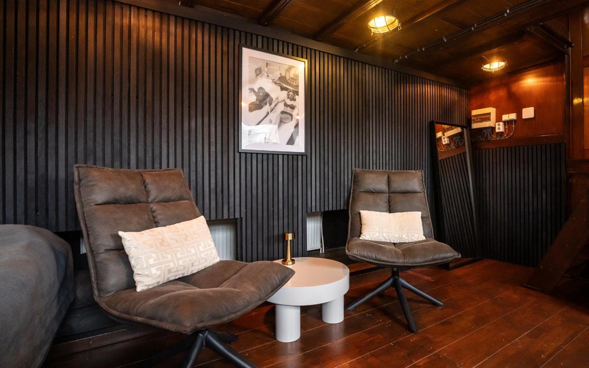 Couette-café Houseboat-amsterdam-classic Amsterdam