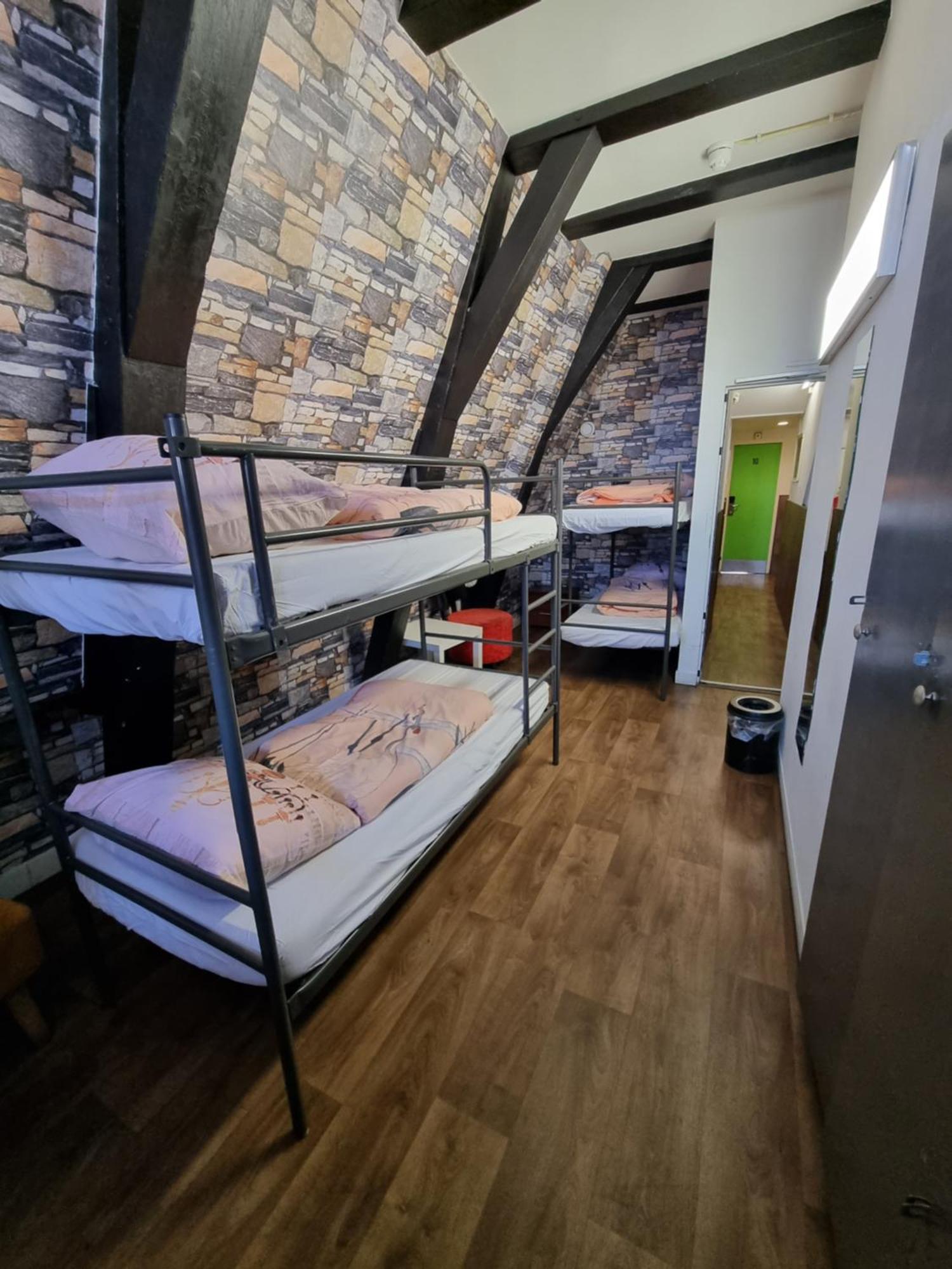 Albergue Downtown Canal View