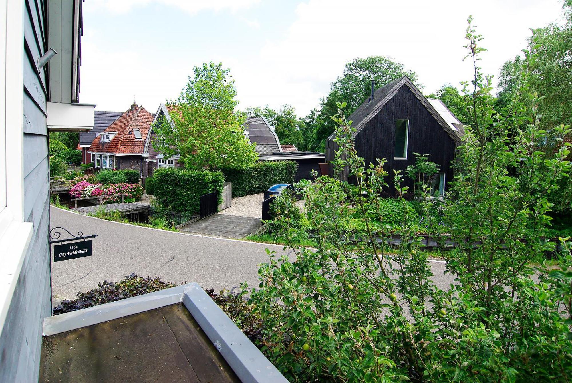 Hospedagem domiciliar Tranquil Wooden House With Free Parking