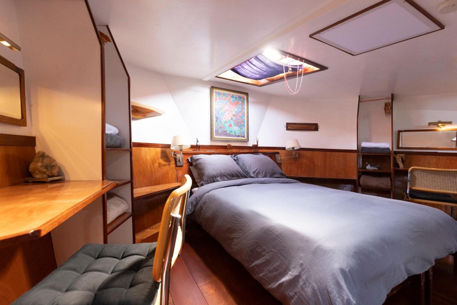 Anna Houseboat *