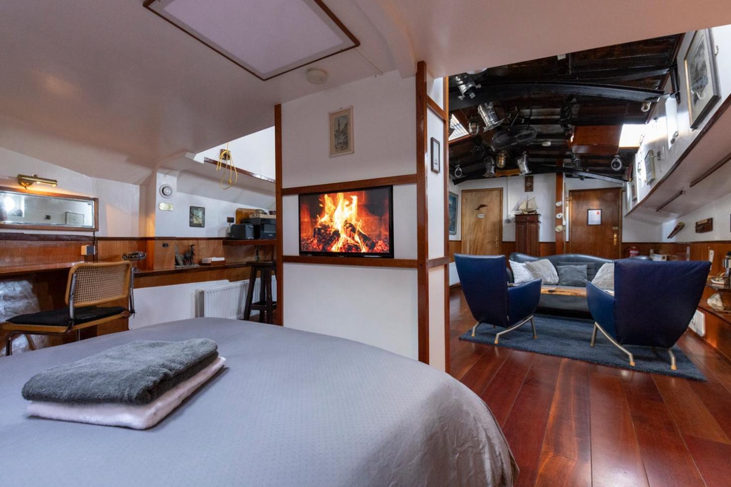 Anna Houseboat Amsterdam