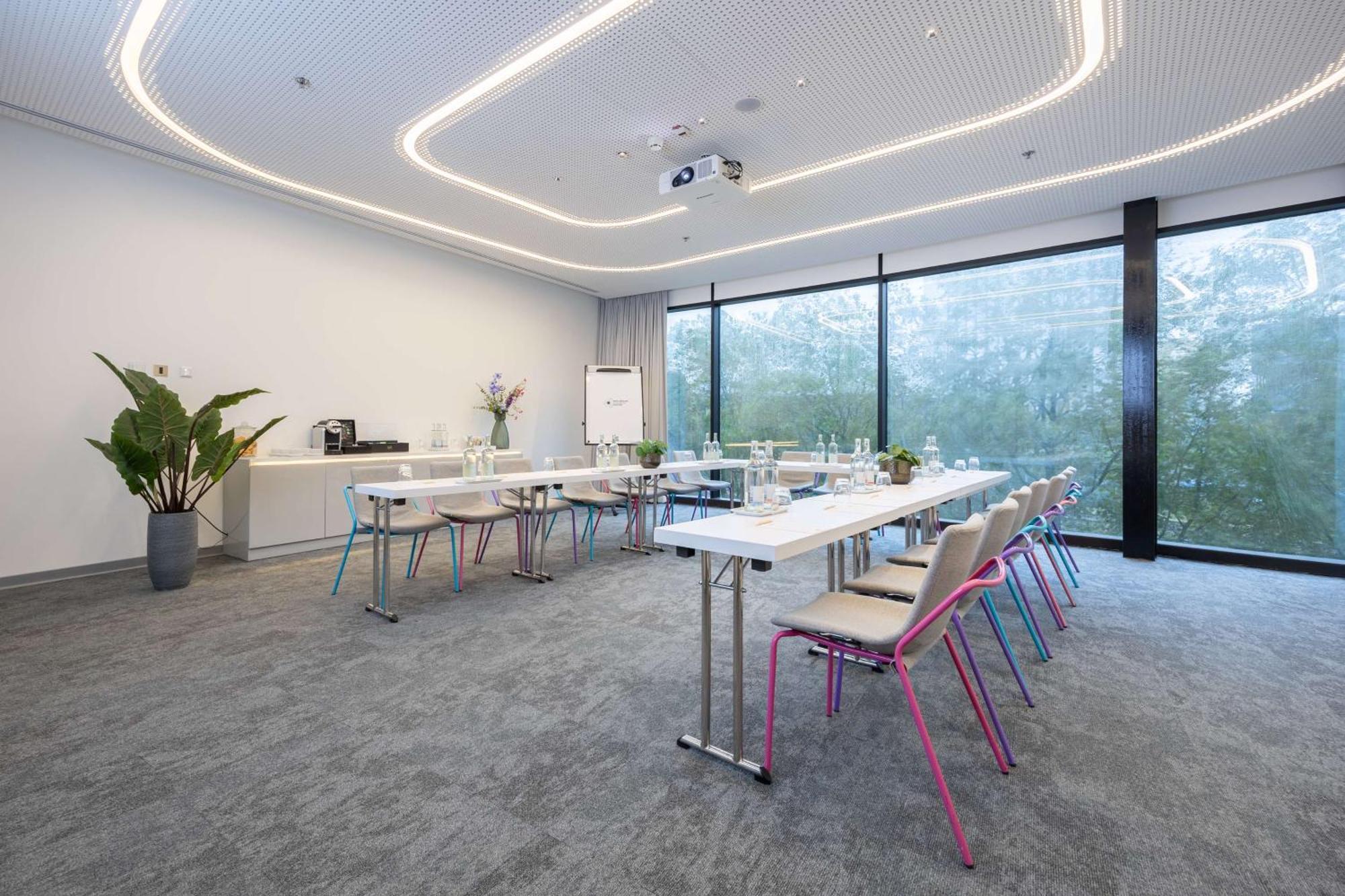 Hotel Park By Radisson City West 4*