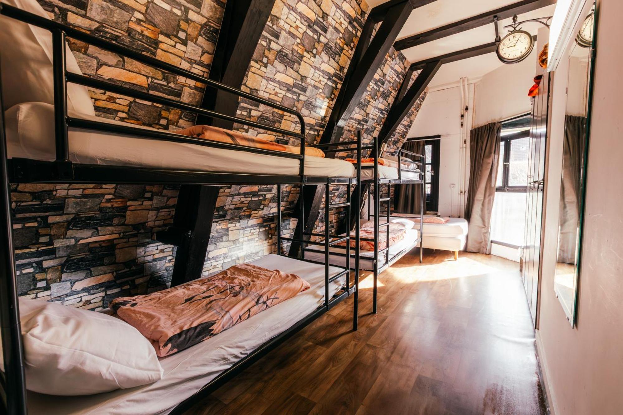 Albergue Downtown Canal View