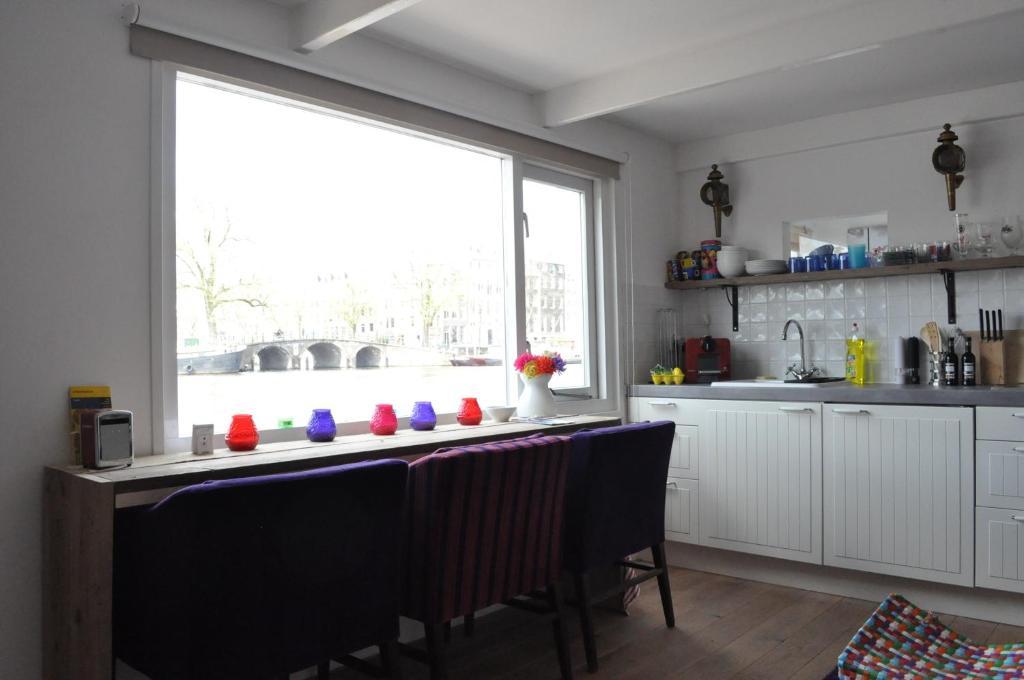 Botel Rent A Houseboat Amsterdam