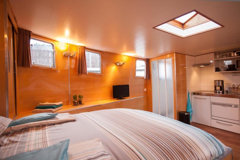 Houseboat Ms 3 Gebroeders Couette-café