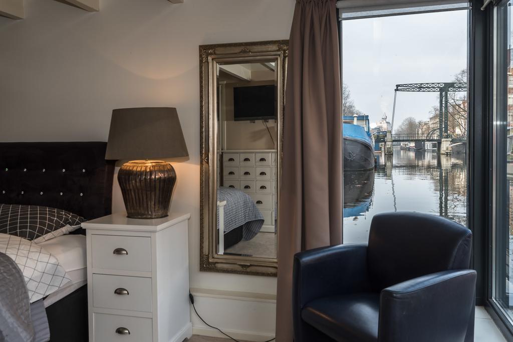 Botel Houseboat-apartment Sumatra
