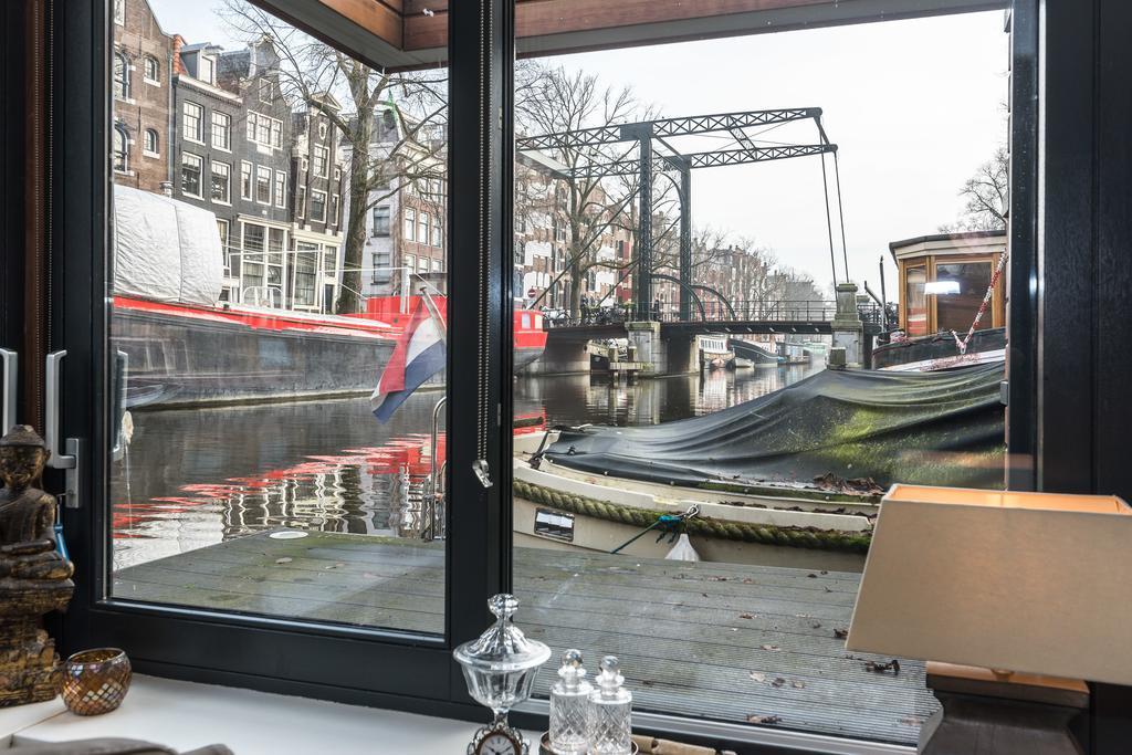 Houseboat-apartment Sumatra Amsterdam