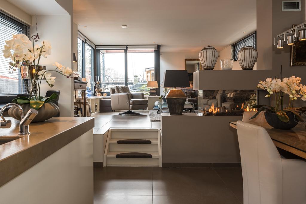 Houseboat-apartment Sumatra Botel Amsterdam