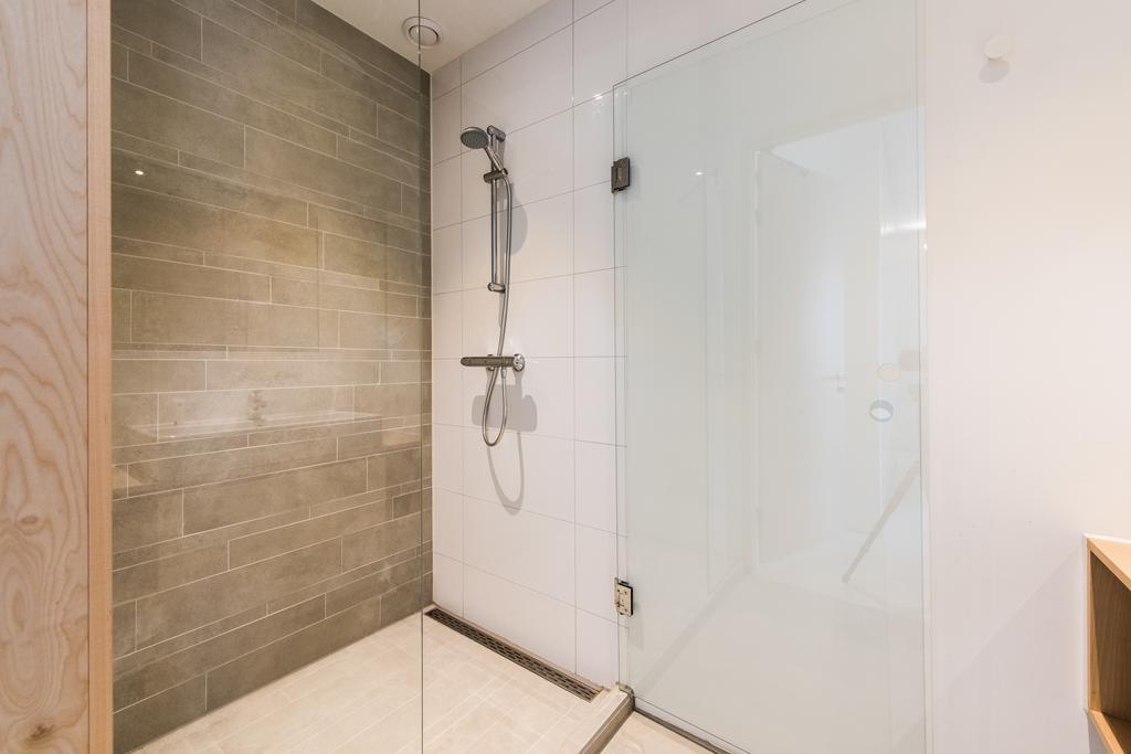 Short Group Houthavens Serviced
