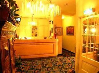 Hotel Des Arts 3*