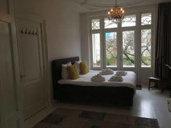 Bed & Breakfast Nine-T-Teen Bed And Boutique