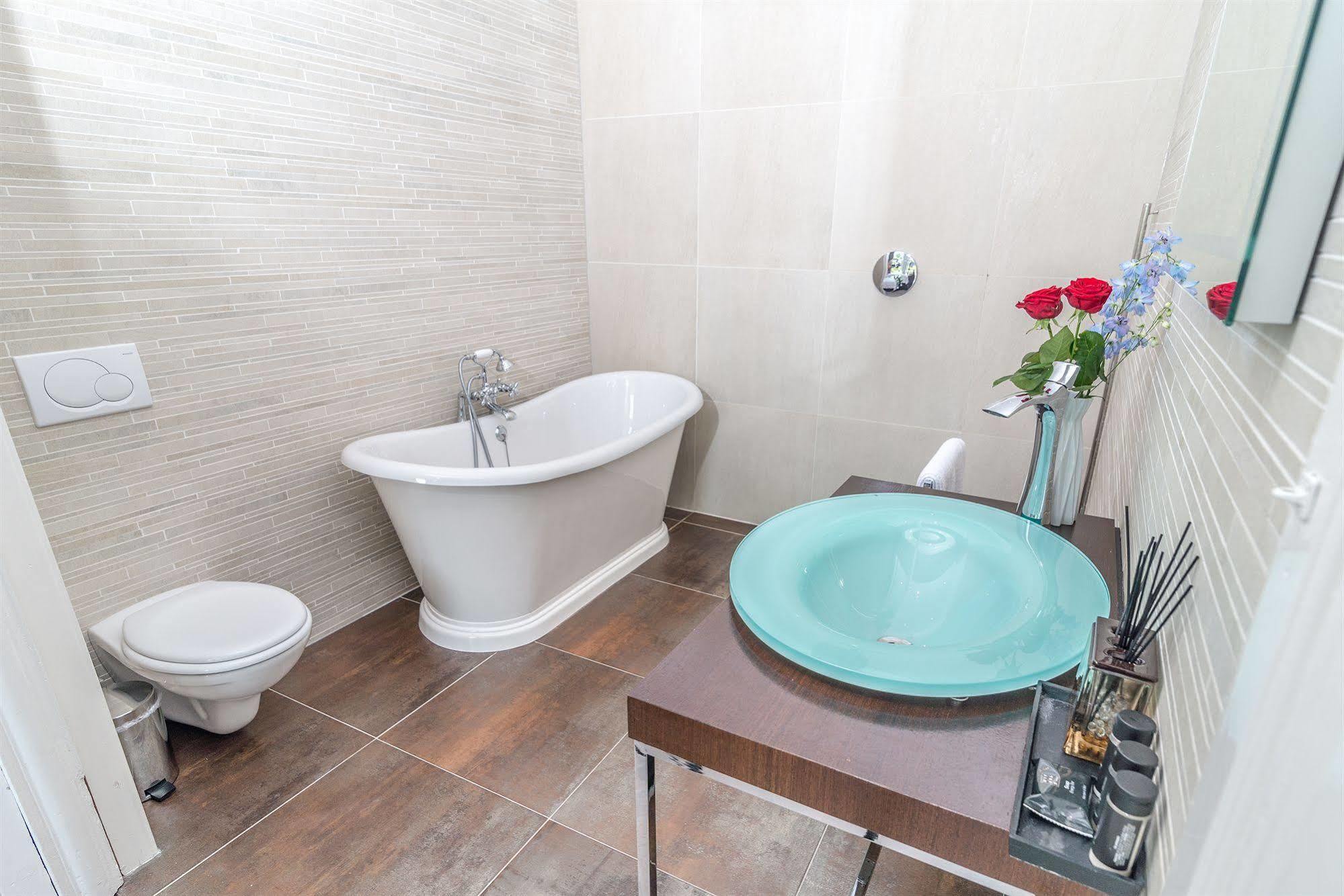 Amstel Corner Hotel 3*