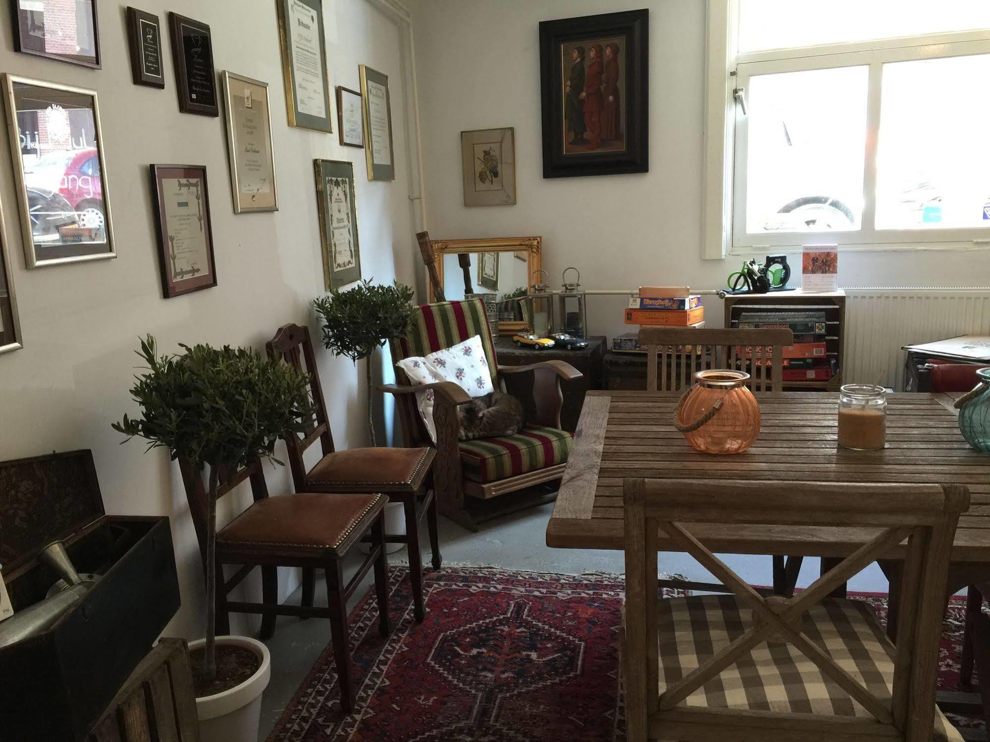 Bed & Breakfast Nine-T-Teen Bed And Boutique 3*
