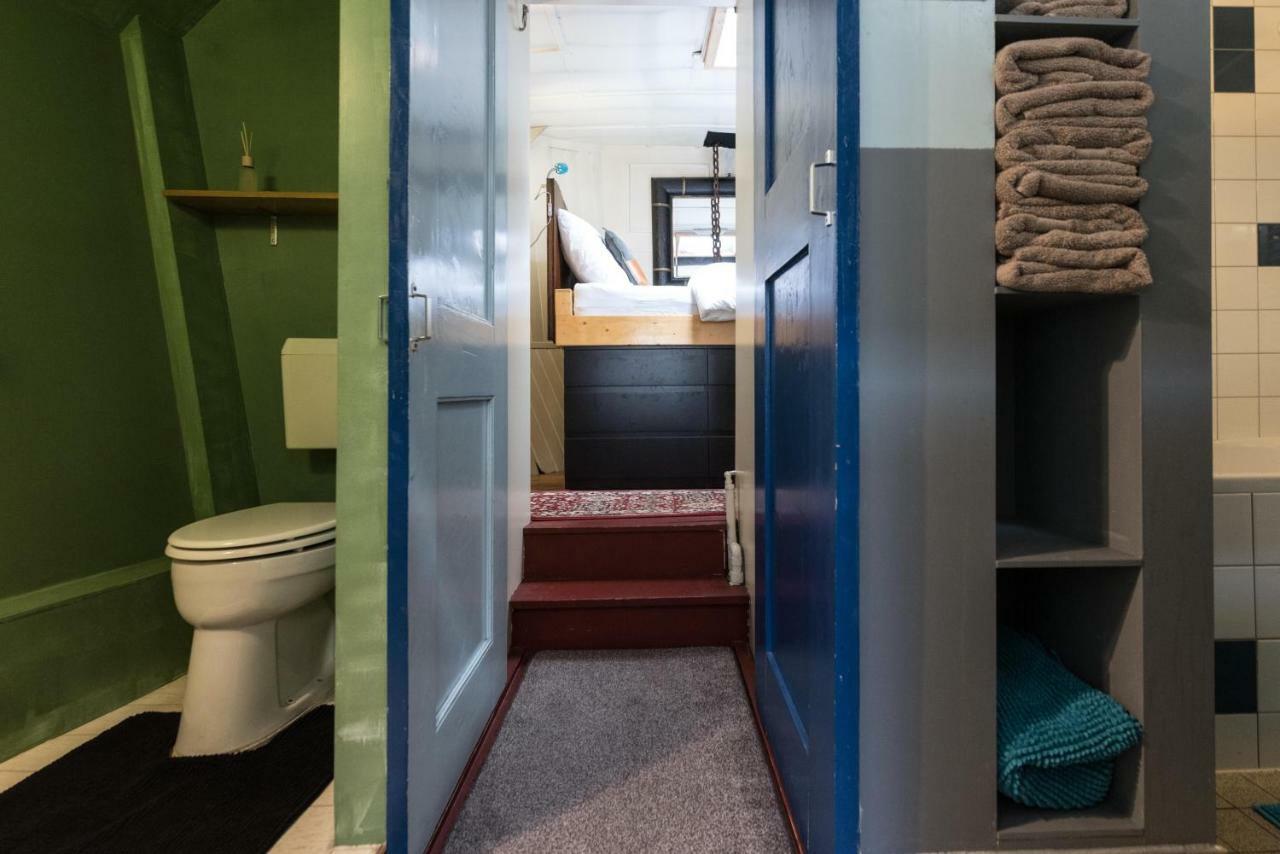 Bed & Breakfast Houseboat Reussi *