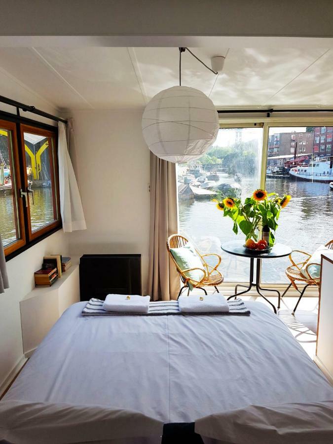 Bed & Breakfast Houseboat Concordia Amsterdam