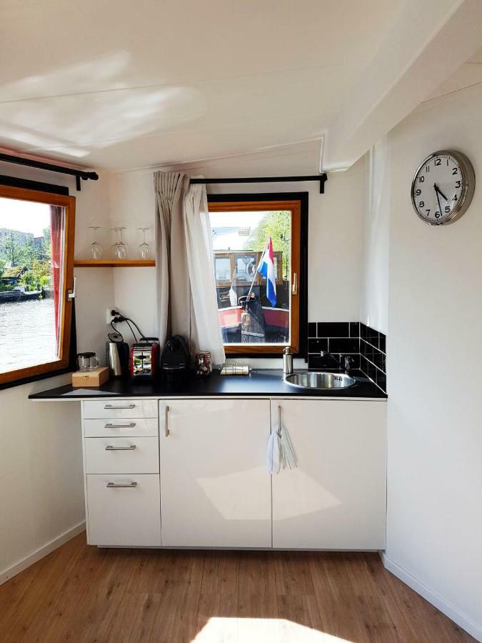 Houseboat Concordia Amsterdam