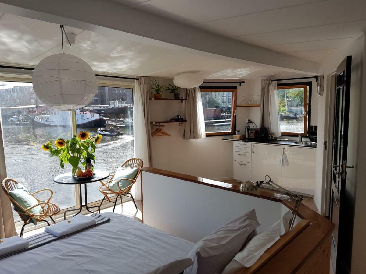 Houseboat Concordia Bed & Breakfast