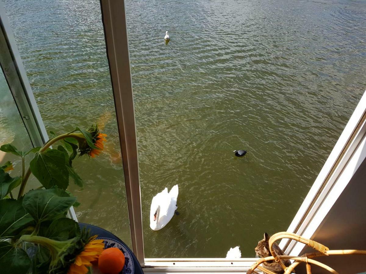 Houseboat Concordia Bed & Breakfast *