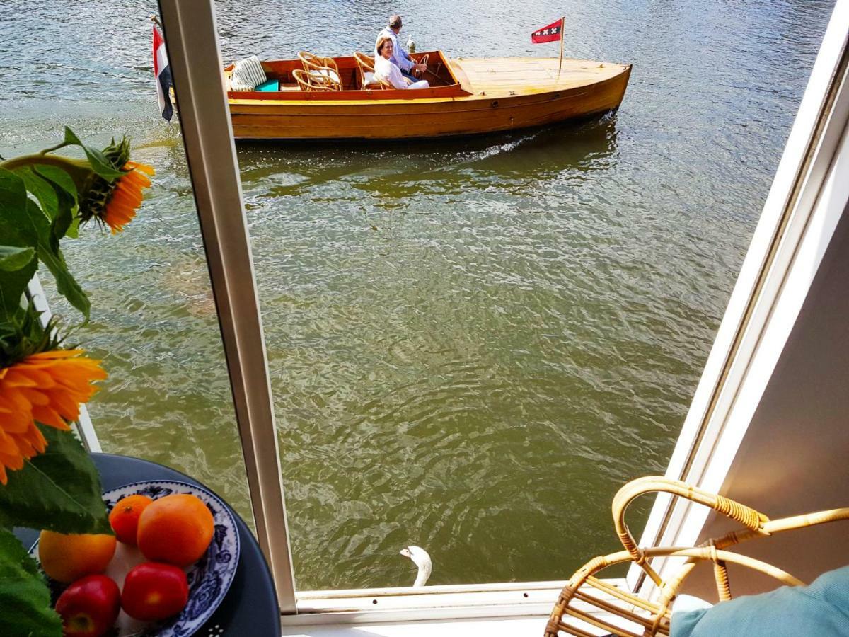 Houseboat Concordia * Amsterdam