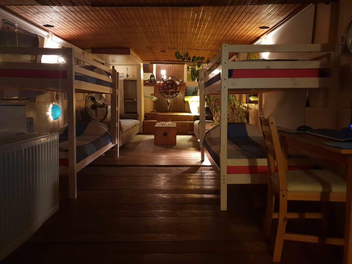 Beagle Family Houseboat * Amsterdam