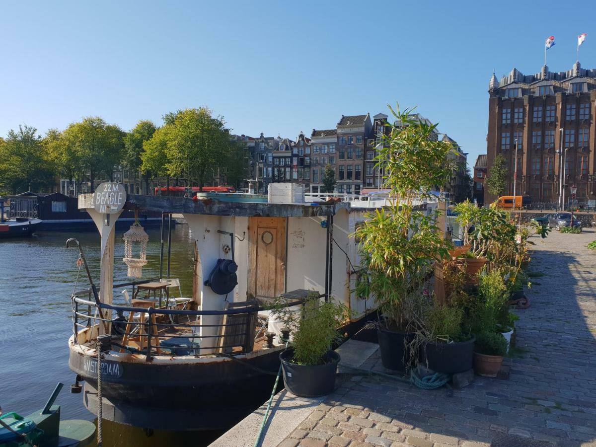 Beagle Family Houseboat Botel Amsterdam