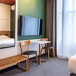 Weber Hotel 117