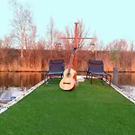 Private Floating Retreat - Entire Space For Groups
